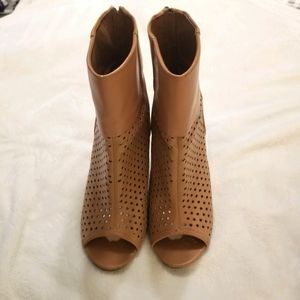 Leila Stone Melesa Chesnut Peep Booties Women's Size 8